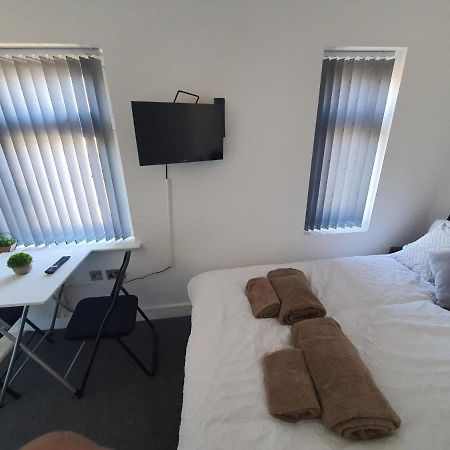 Hotel New Self Contained Flat,In Hayes, Free Parking Northolt  Exterior foto