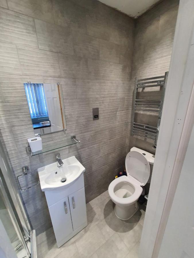 Hotel New Self Contained Flat,In Hayes, Free Parking Northolt  Exterior foto