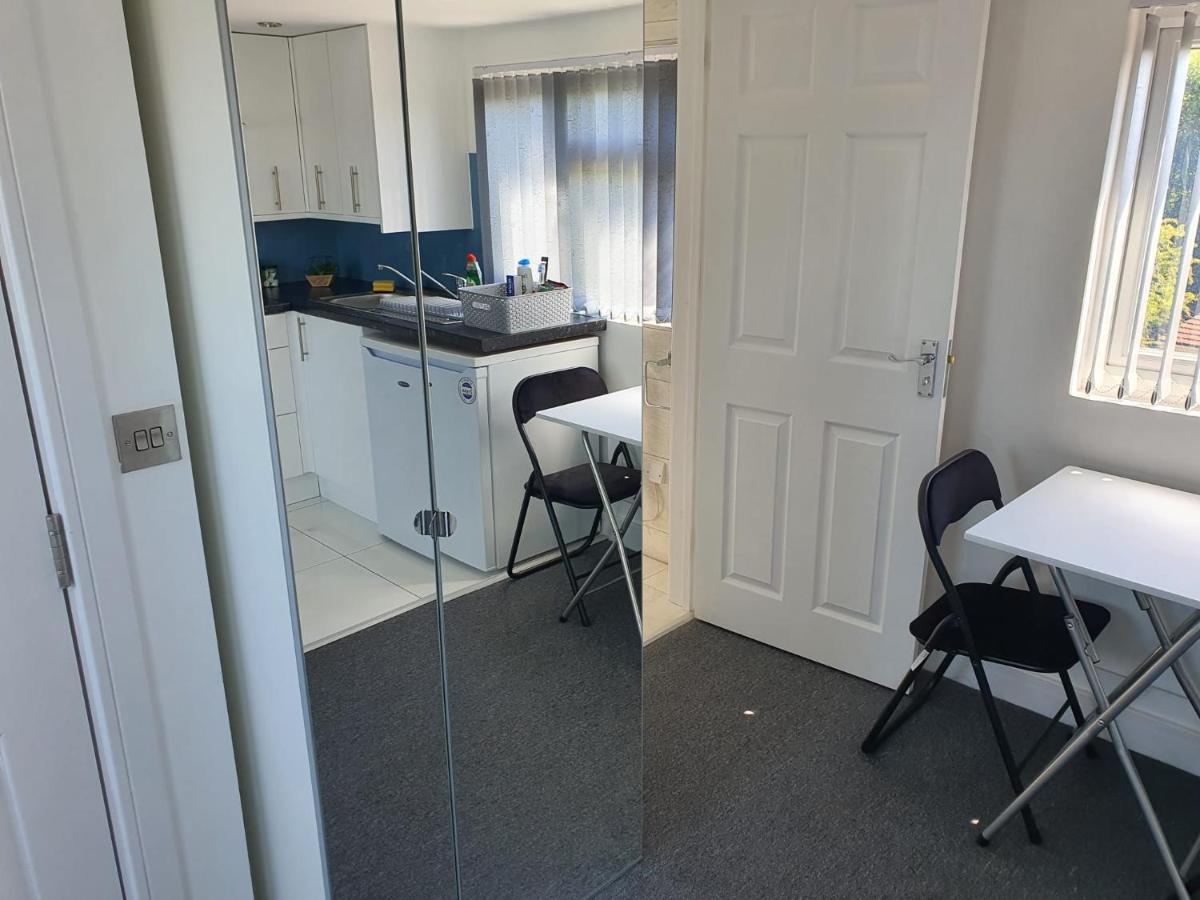 Hotel New Self Contained Flat,In Hayes, Free Parking Northolt  Exterior foto