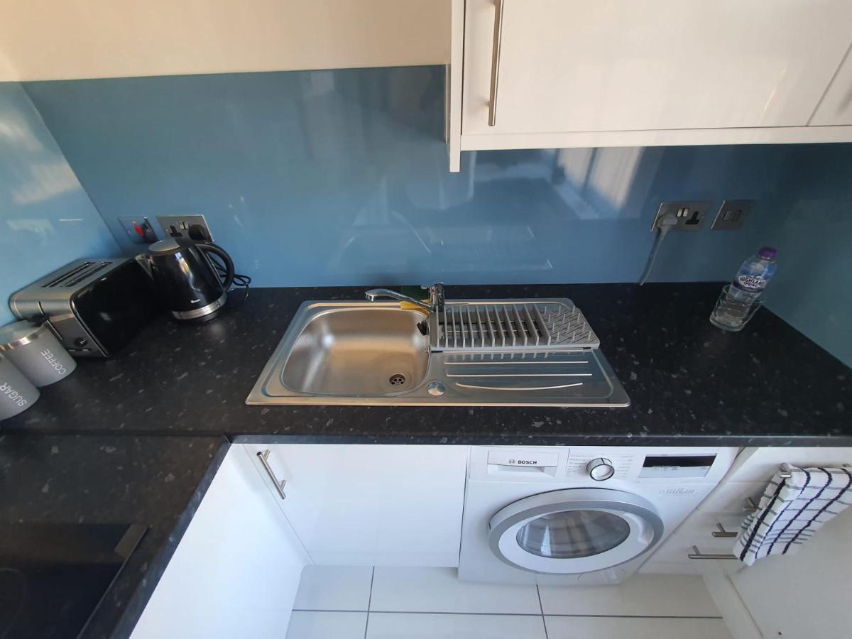 Hotel New Self Contained Flat,In Hayes, Free Parking Northolt  Exterior foto
